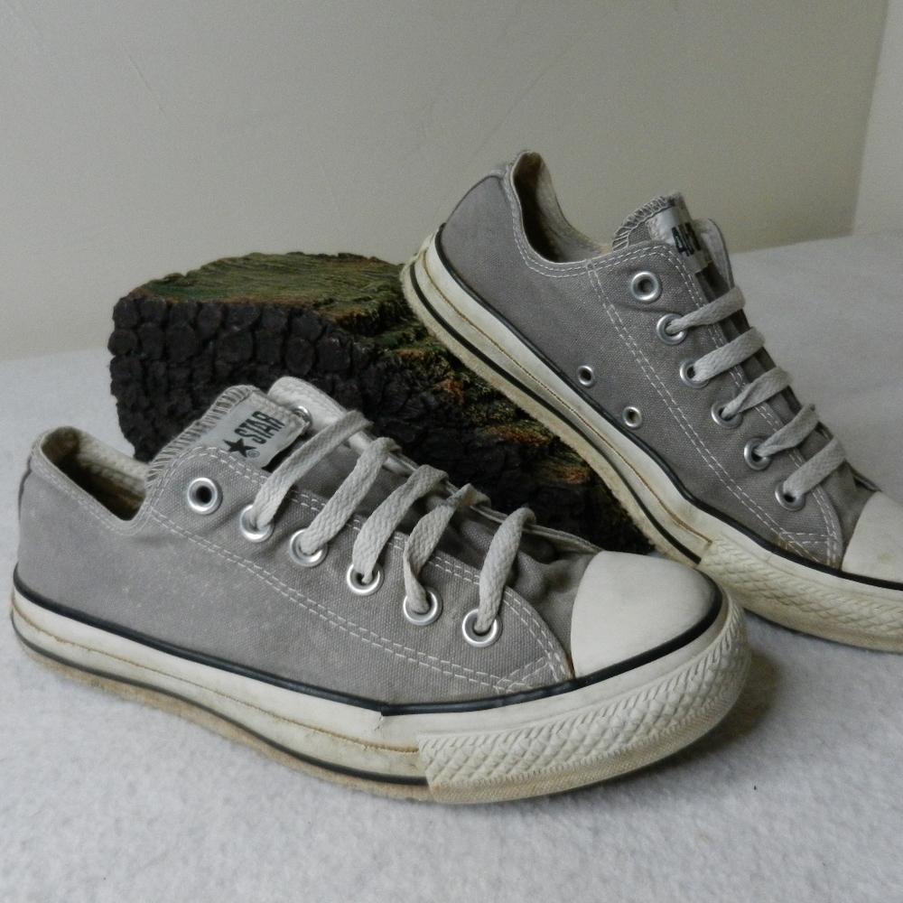 Converse All Star Sneakers Shoes Women's 7 Gray White Classic Chuck Taylor